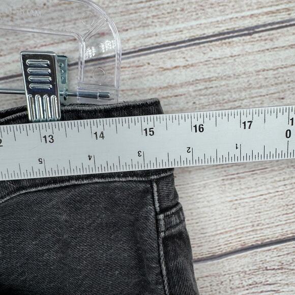 Good American Good 90s Long Fray Hem Shorts Women's Size 8/29 Black/Gray - Picture 11 of 12